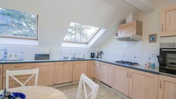 Dishwasher, cookware/dishes/utensils