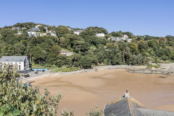 A coastal area with houses on a hillside, a sandy beach, and a rocky shoreline. - 19 Bolt Head (Salcombe)