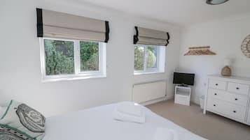 2 bedrooms, individually decorated, individually furnished, free WiFi