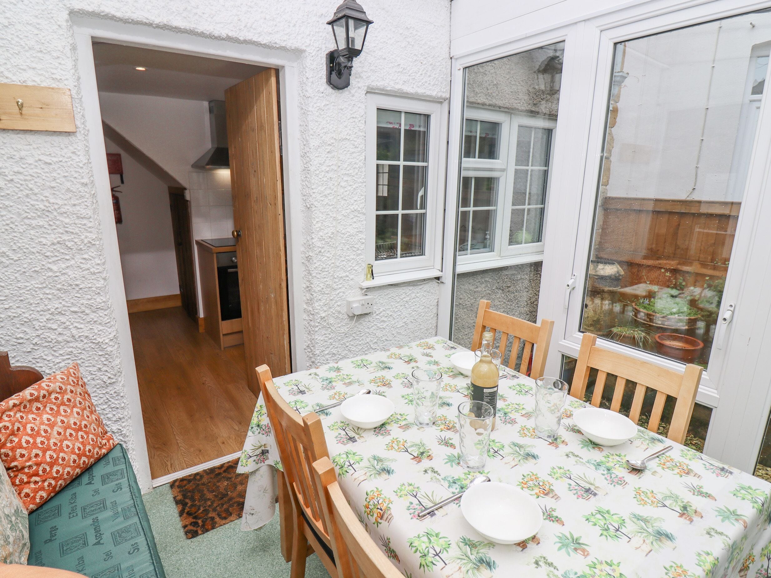 Cottage | Dining