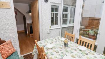 Cottage | Dining