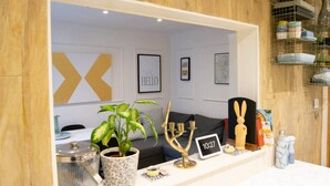 Living area - Charming 1 Bed Flat With Patio in Affluent Fulham (London)