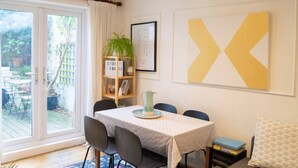 Private kitchen - Charming 1 Bed Flat With Patio in Affluent Fulham (London)