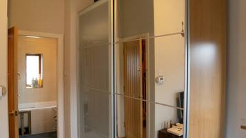 3 bedrooms, bed sheets