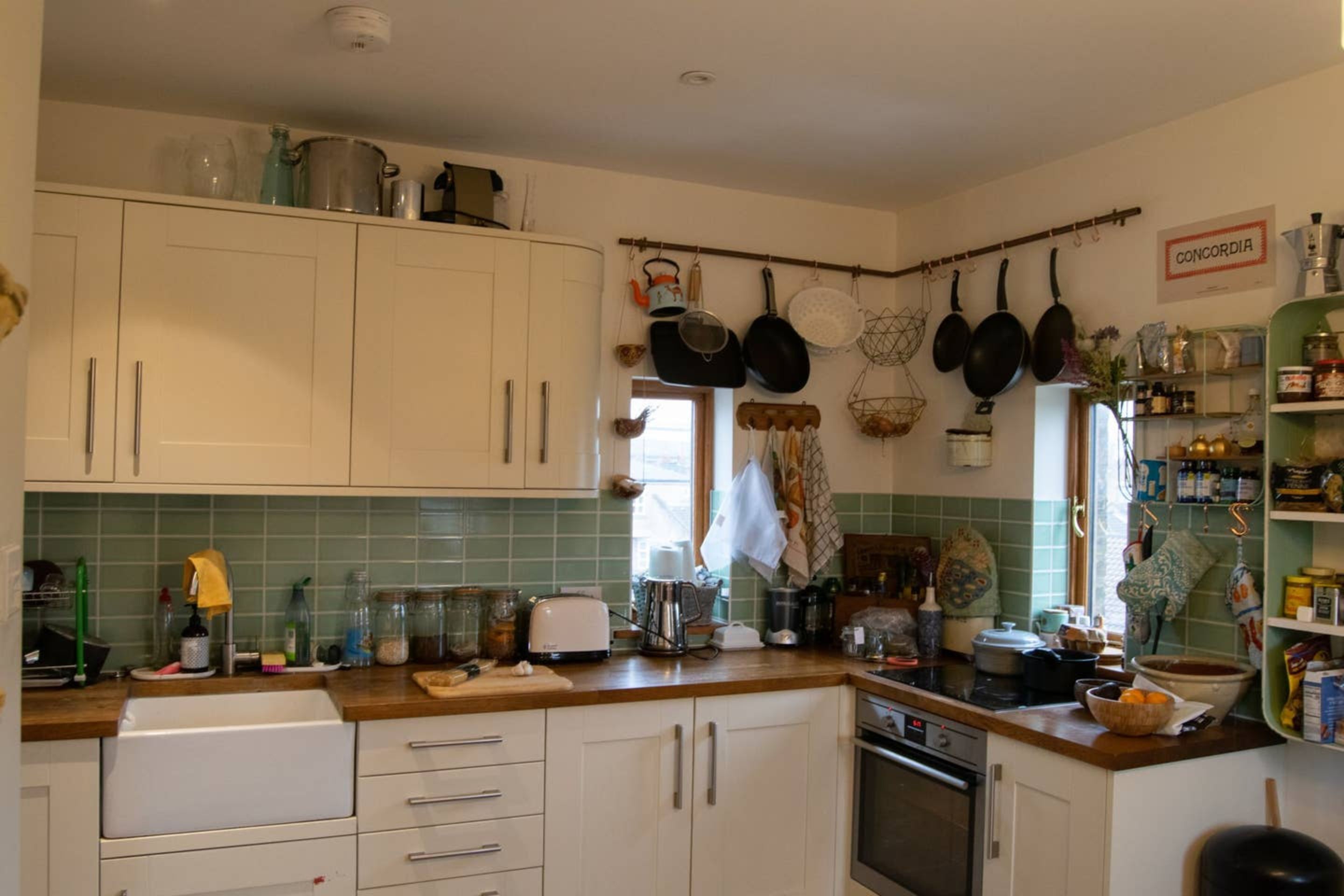 Oven, stovetop, dishwasher, cookware/dishes/utensils