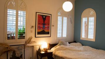 3 bedrooms, bed sheets