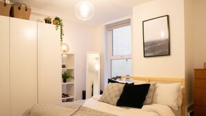 1 bedroom, bed sheets - Charming 1 Bedroom Flat With Patio In Hackney (London)