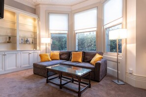 Een 20-inch televisie met digitale zenders en slimme speakers