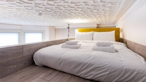 Studio (0 Bedroom) - Luxury Private Studio Spacious Stylish Mezzanine (Brighton)