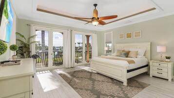 4 bedrooms, desk, iron/ironing board, WiFi