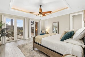 4 bedrooms, desk, iron/ironing board, WiFi