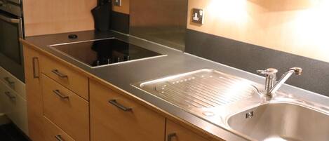 冷蔵庫、電子レンジ、オーブン、食器洗い機