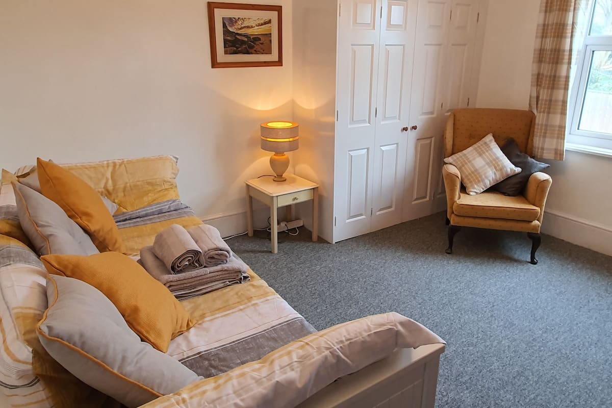 Studio (Driftwood) | Iron/ironing board, free cots/infant beds, free WiFi