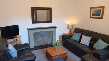 Apartment, 3 Bedrooms (Seagrove) | Iron/ironing board, free cots/infant beds, free WiFi