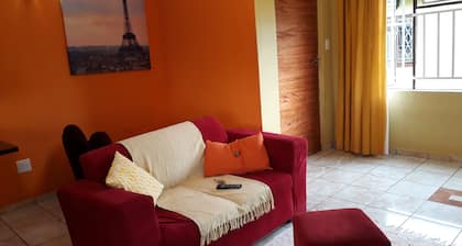 Una casa justo al lado de la carretera principal, fácil exceso a la ciudad y la frontera.