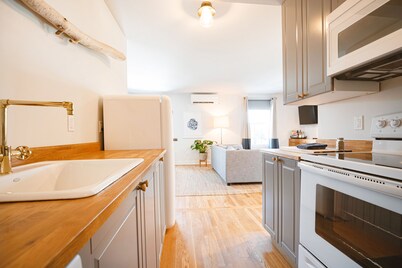 Great Island Inn - King Studio Apt - Patio View