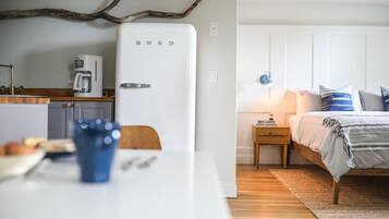 Bügeleisen/Bügelbrett, Internetzugang, Bettwäsche