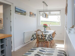 Cottage | Dining