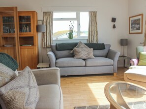 Cottage | Living area - Seascape (Kingsbridge)