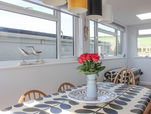 Cottage | Dining