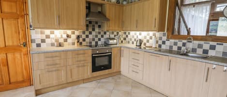 Cottage | Dapur pribadi | Mesin pencuci piring dan peralatan masak/sendok-piring