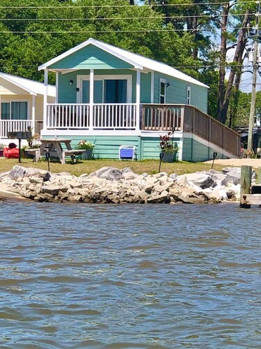 (Fishing from dock) Boat launch, seafood market & bait-tackle shop next door....