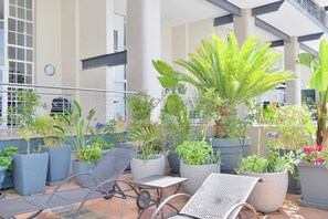 Balcony - New York Style Loft Apartment With Safe Parking And Pool (Cape Town)