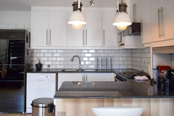 Oven, stovetop, dishwasher, cookware/dishes/utensils