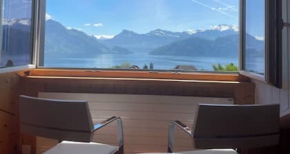 Haus am Vierwaldstättersee. Erstaunliche Aussicht, 5 Schlafzimmer und Gärten