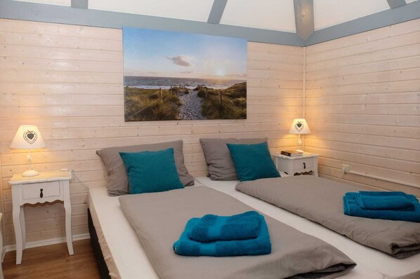 3 bedrooms, desk, iron/ironing board, WiFi