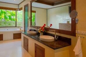 أحواض استحمام، حوض استحمام بنظام ضخ المياه، مجففات شعر، منا�شف