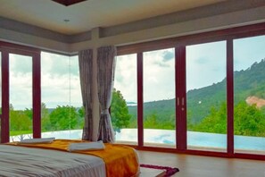 1 bedroom, WiFi - THAI Style Private Hill Top Villa with Infinitypool, OceanView and King-bed (Phuket)
