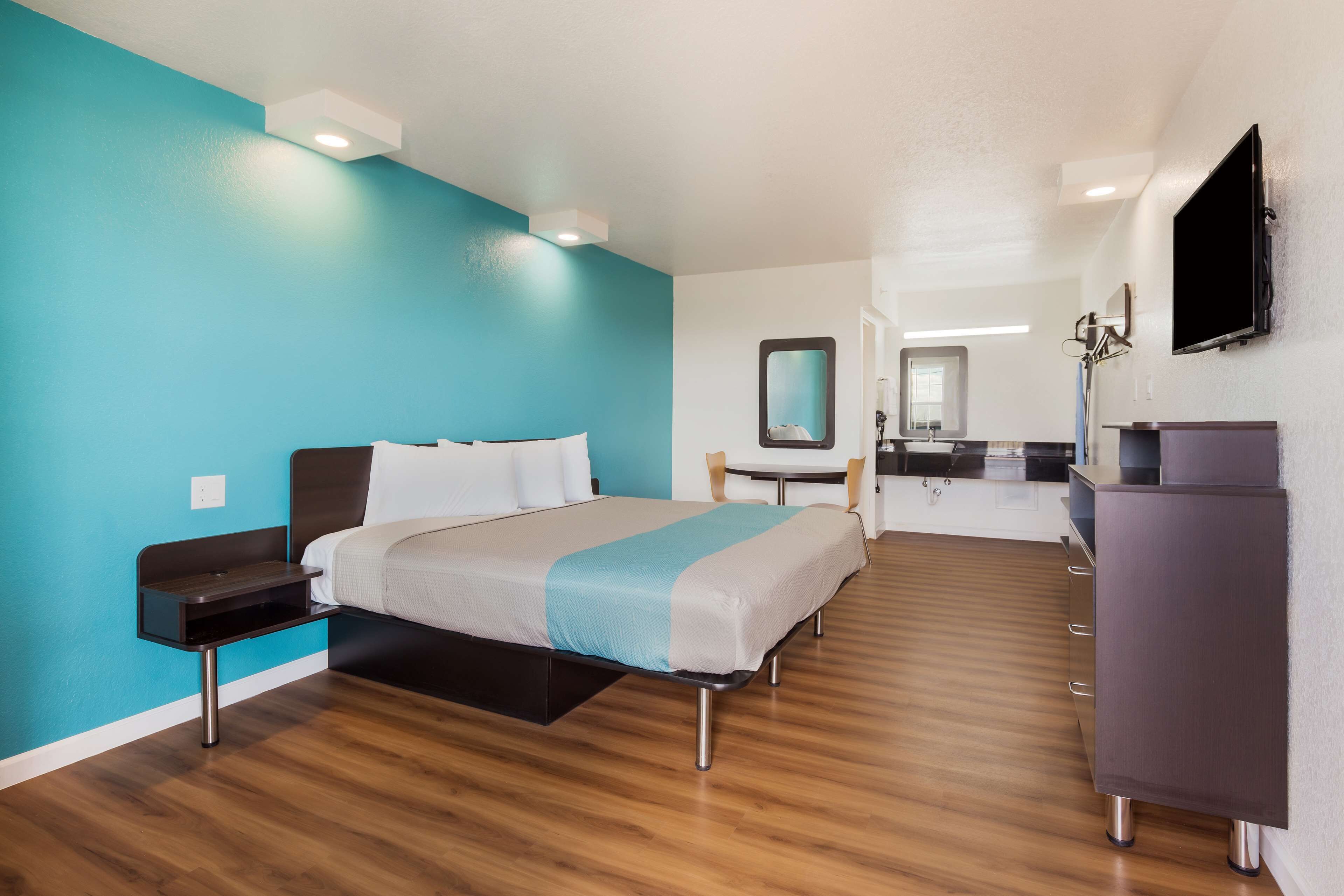 Free WiFi, bed sheets