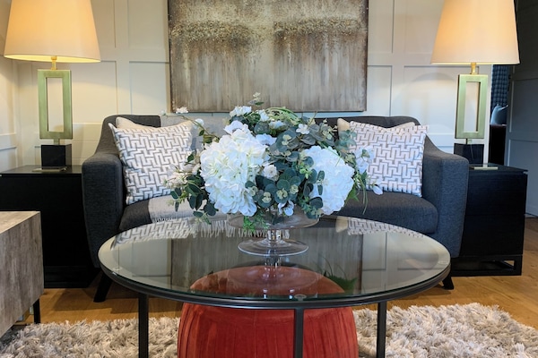 #8 Brunel House Living Area
