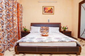 2 bedrooms, blackout drapes, iron/ironing board, free WiFi