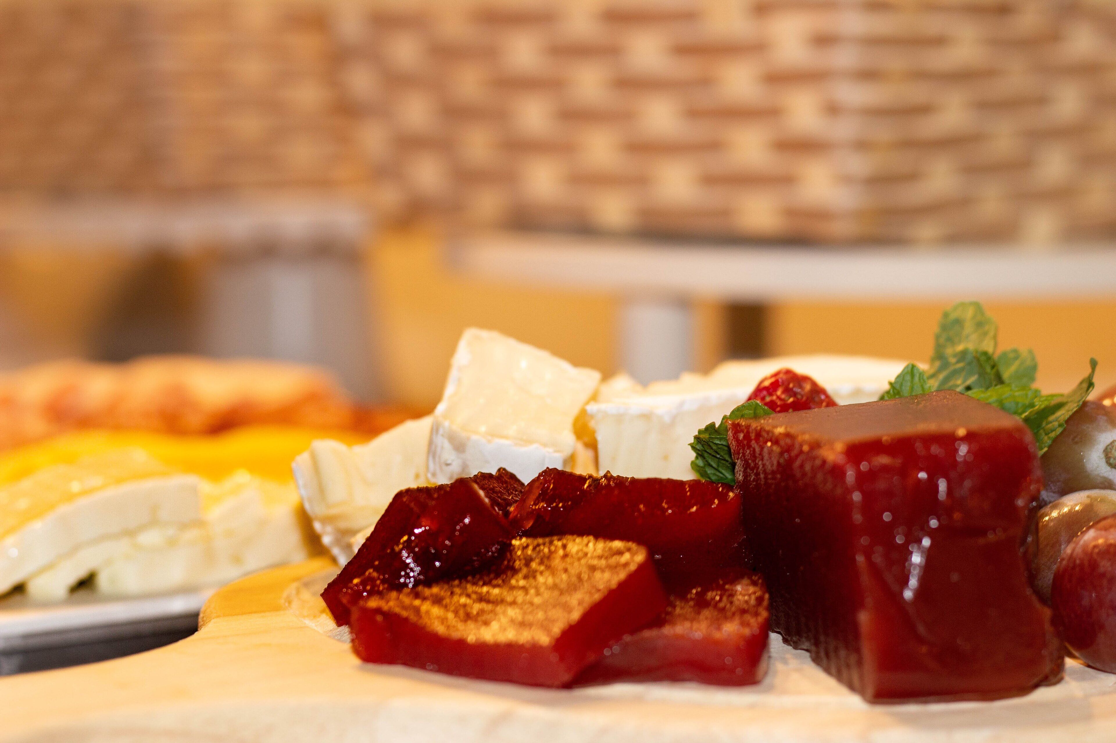 free daily full breakfast