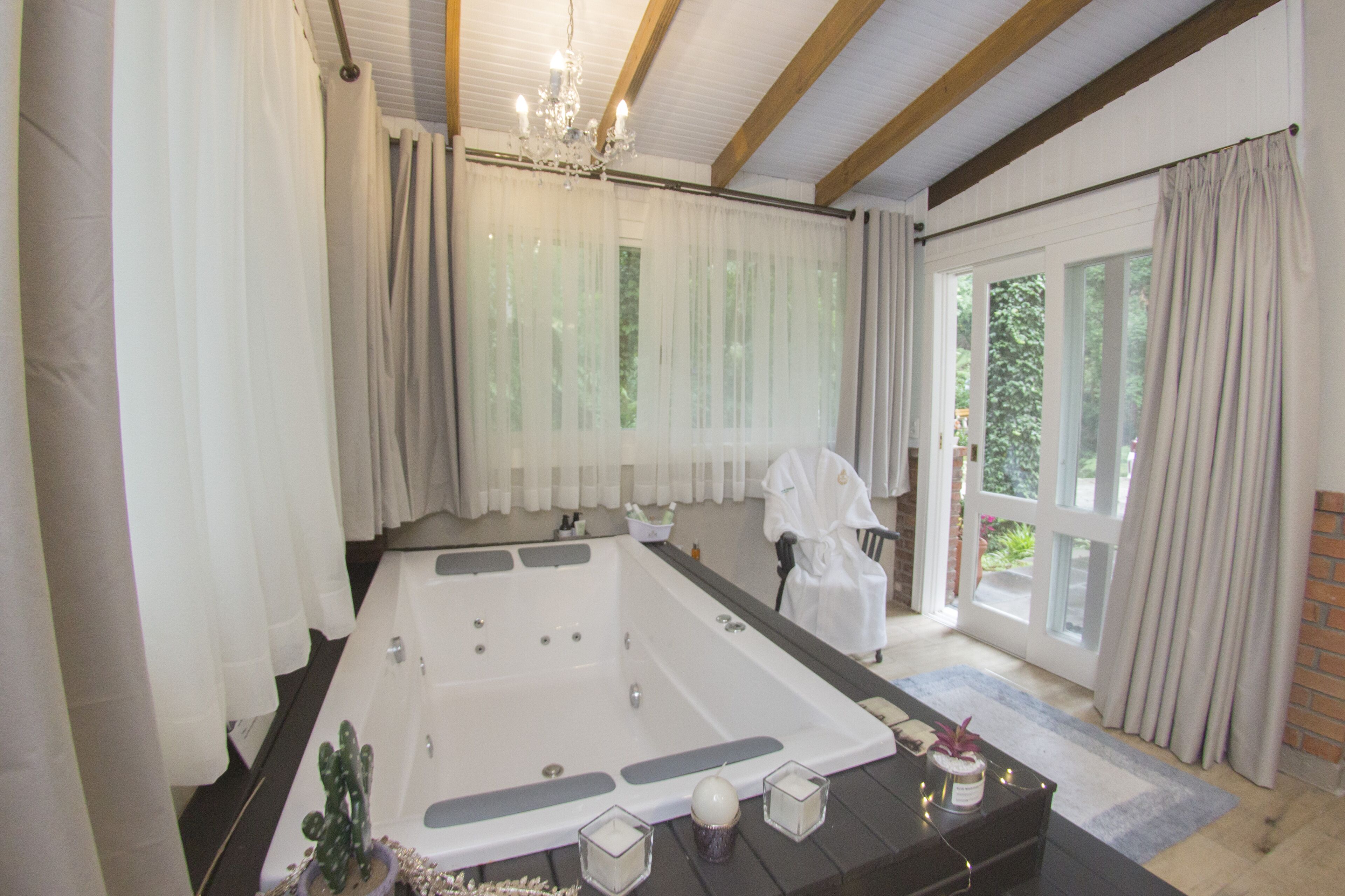 luxury room | private spa tub