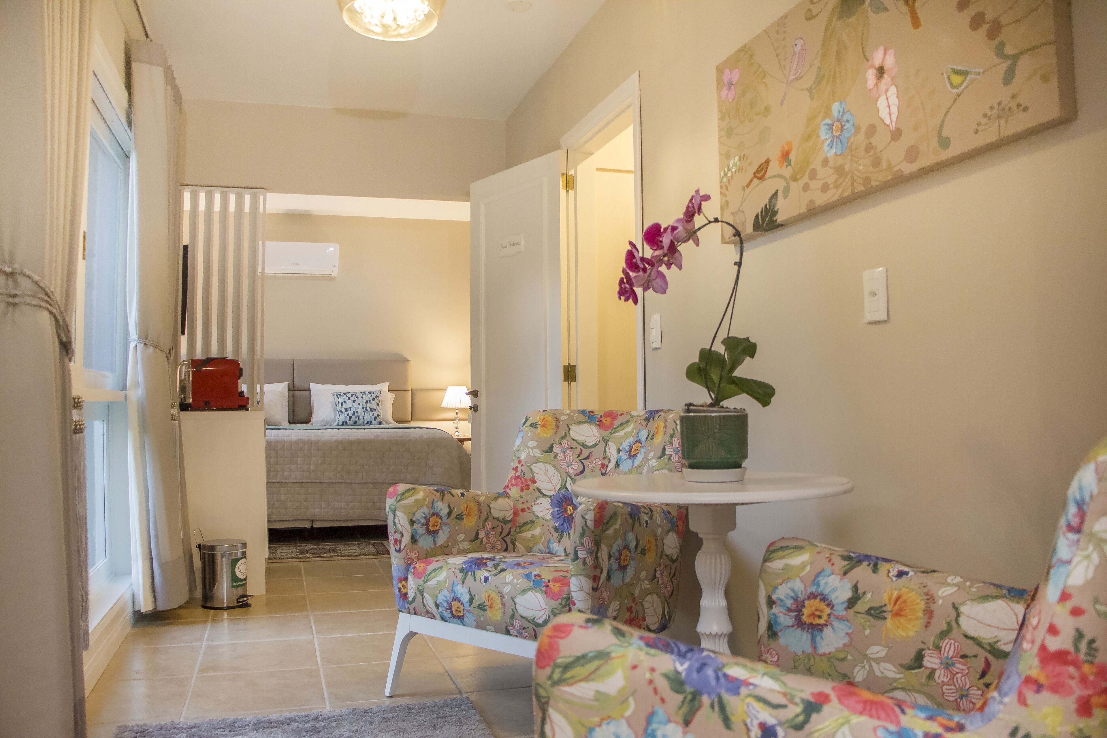 deluxe double room | living room | flat-screen tv