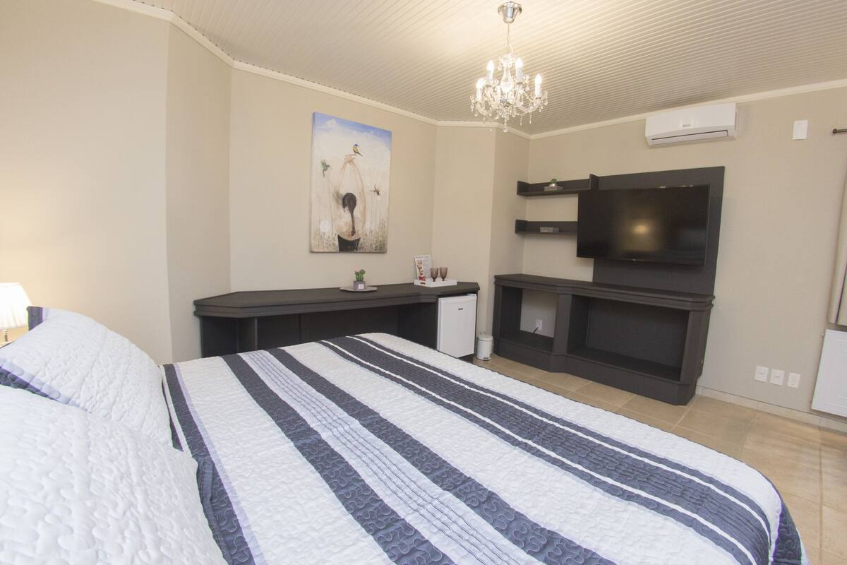 Luxury Room | Premium bedding, minibar, in-room safe, blackout drapes
