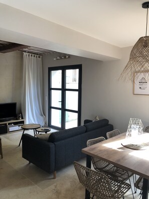 Interior - Provencal house 6p, downtown St Rémy de Provence, air conditioned, terrace (Saint-Rémy-de-Provence)