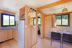 Mobile Home (Vancouver) | Private kitchen | Stovetop, coffee/tea maker, highchair, cookware/dishes/utensils