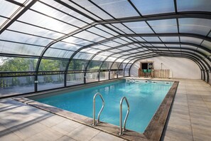 Piscine couverte, piscine extérieure (ouverte en saison)