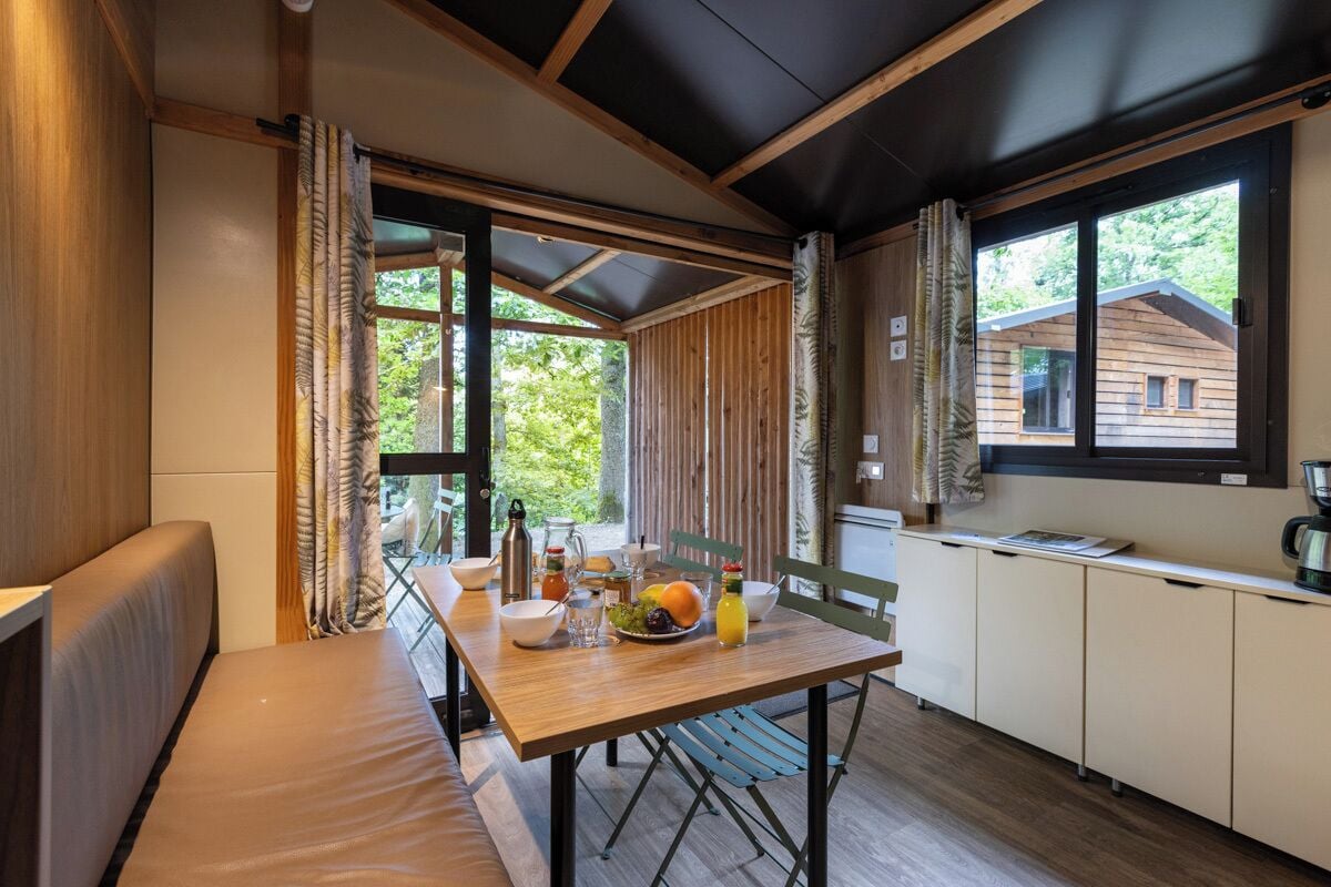 Chalet (Evasion) | Zona de estar | Una mesa de tenis de mesa, libros