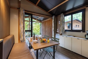 Chalet (Evasion) | Living area | Table tennis, books