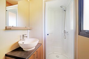 Mobile Home (Vancouver) | Bathroom