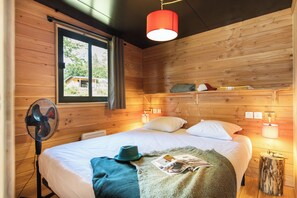 スーペリア シャレー | 2 室のベッドルーム、ベビーベッド