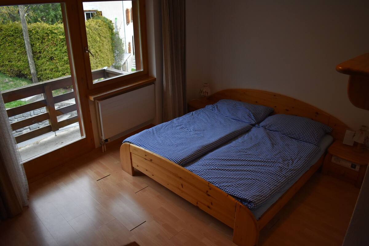 Familjerum (Familienzimmer 9) | Duntäcken, individuell inredning, ljudisolering och gratis wi-fi