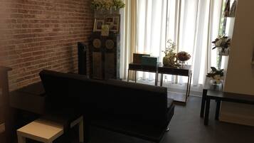 Executive Apartment, 2 Bedrooms, Kitchen, City View | Living area