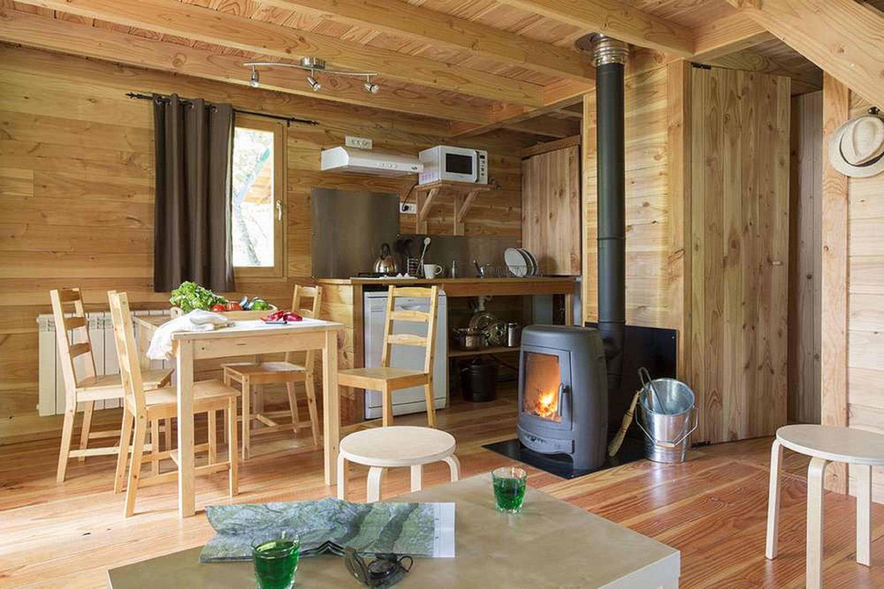 Chalet (Cabane) | Private kitchen | Stovetop, griddle, cookware/dishes/utensils
