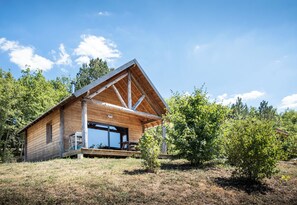 Chalet (Cabane) | Individually decorated, individually furnished, bed sheets - Village Huttopia Sud Ardèche (Vagnas)